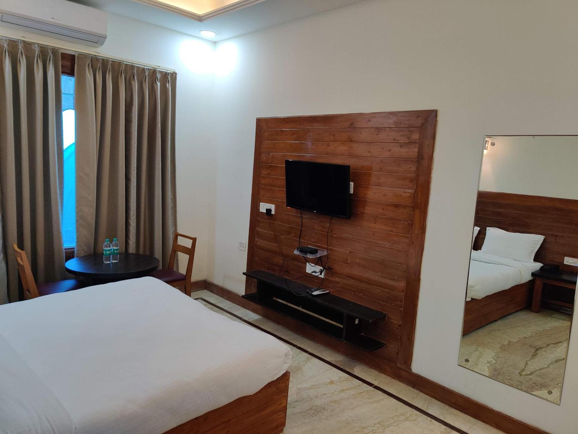 Orchha Club And Resort - Ocr Εξωτερικό φωτογραφία