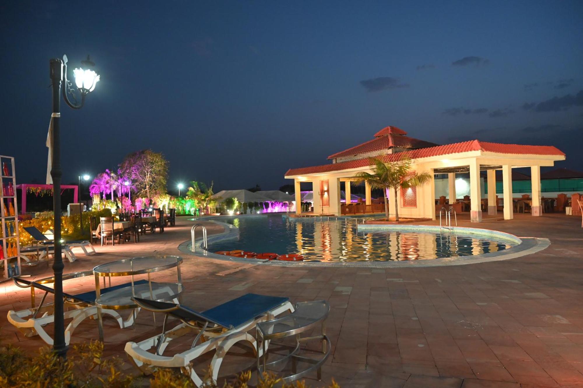 Orchha Club And Resort - Ocr Εξωτερικό φωτογραφία