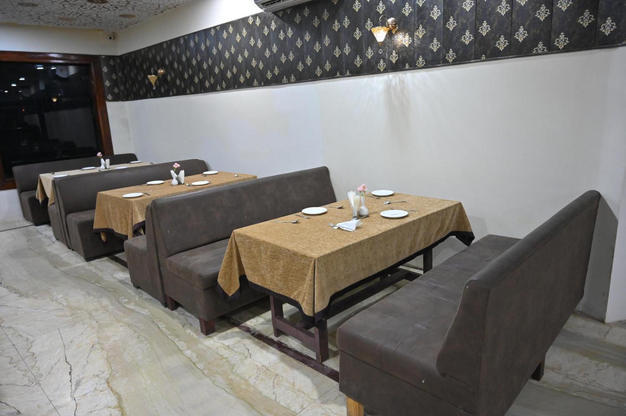 Orchha Club And Resort - Ocr Εξωτερικό φωτογραφία