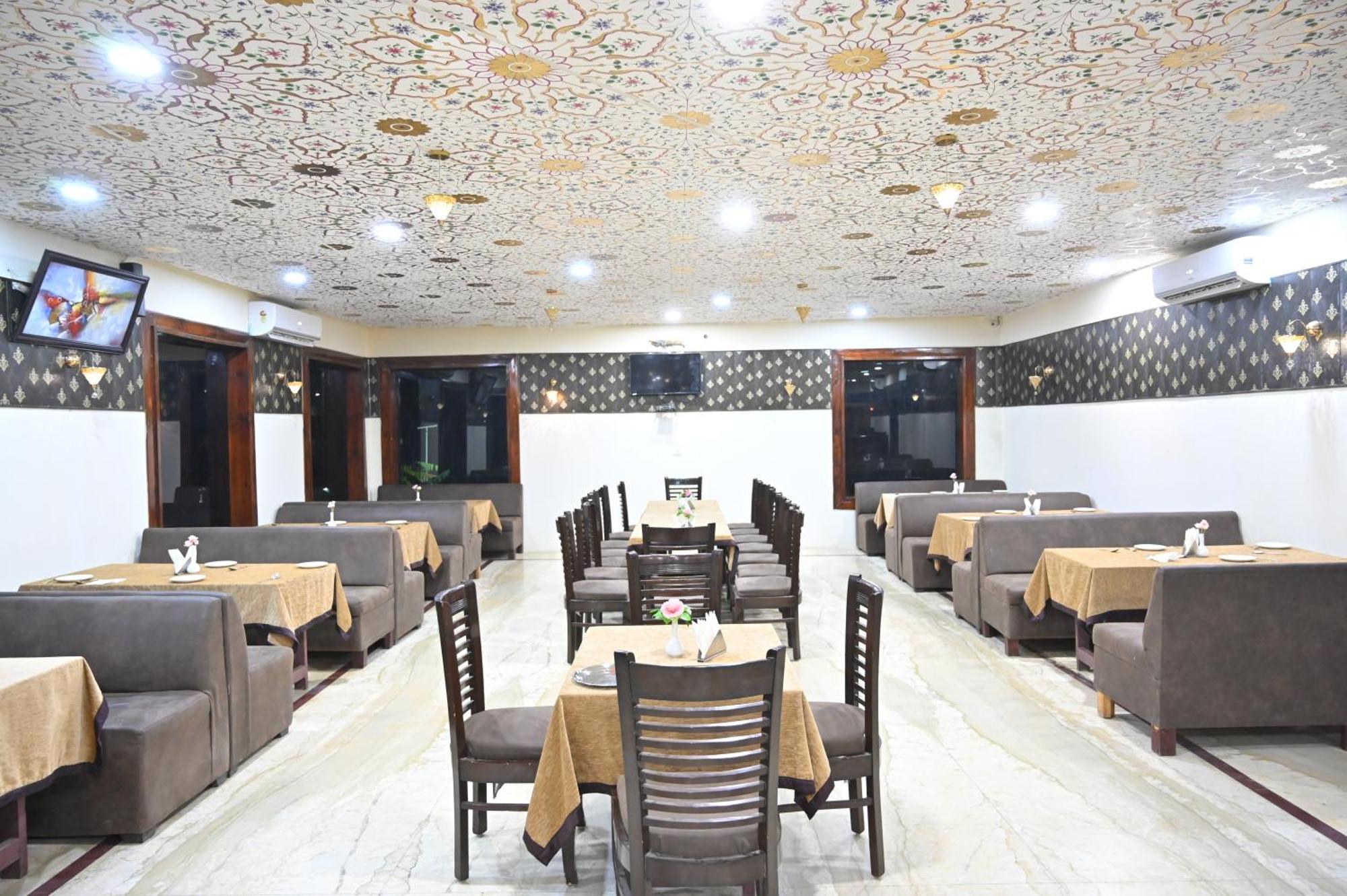 Orchha Club And Resort - Ocr Εξωτερικό φωτογραφία