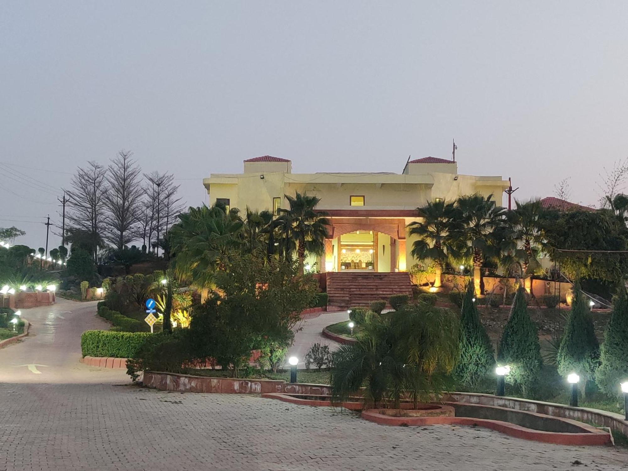 Orchha Club And Resort - Ocr Εξωτερικό φωτογραφία