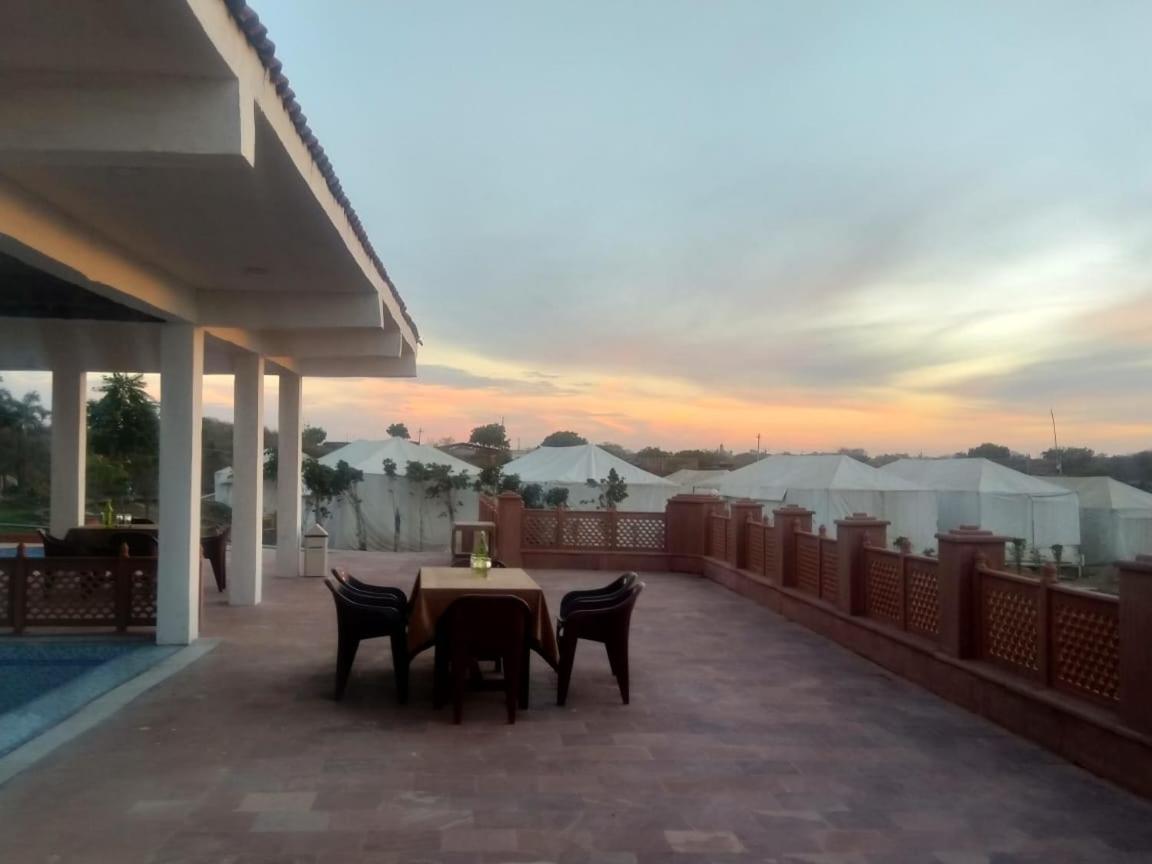 Orchha Club And Resort - Ocr Εξωτερικό φωτογραφία