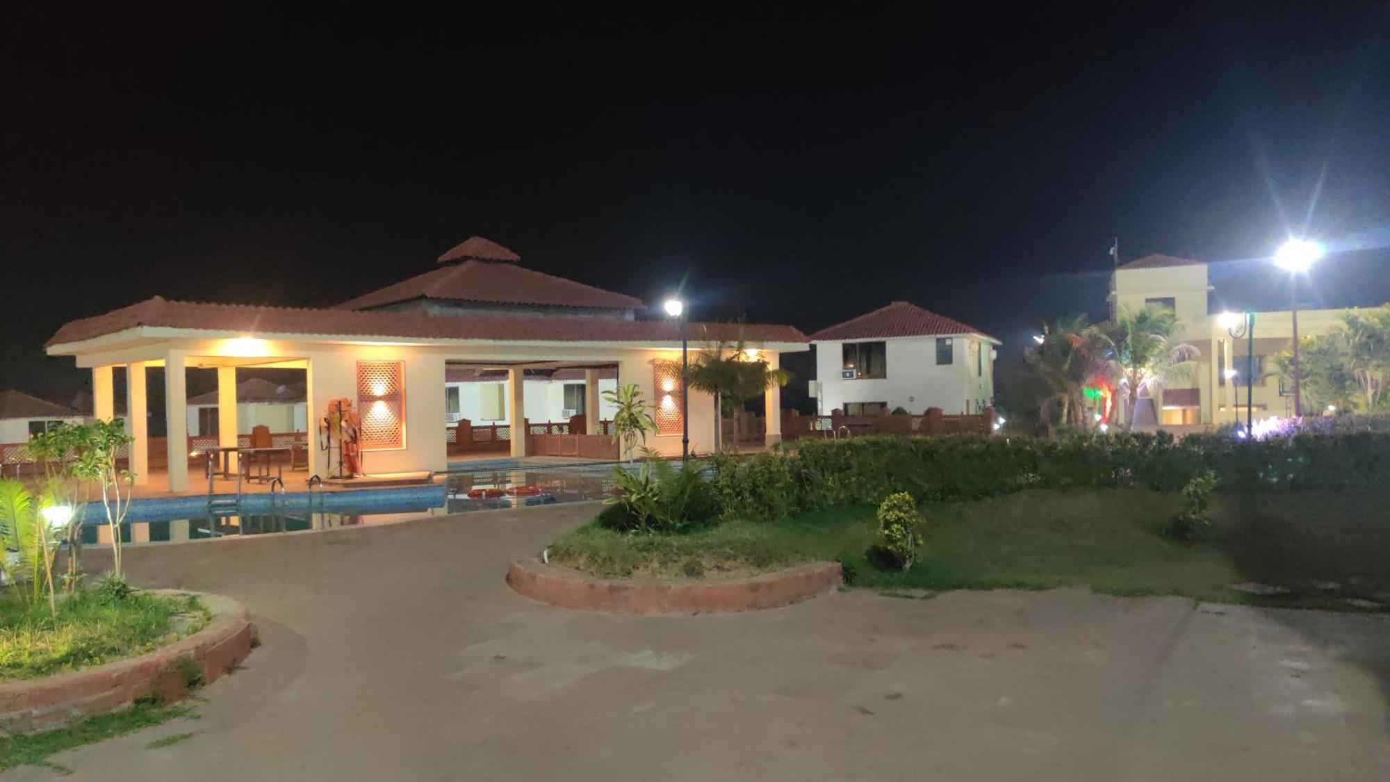 Orchha Club And Resort - Ocr Εξωτερικό φωτογραφία