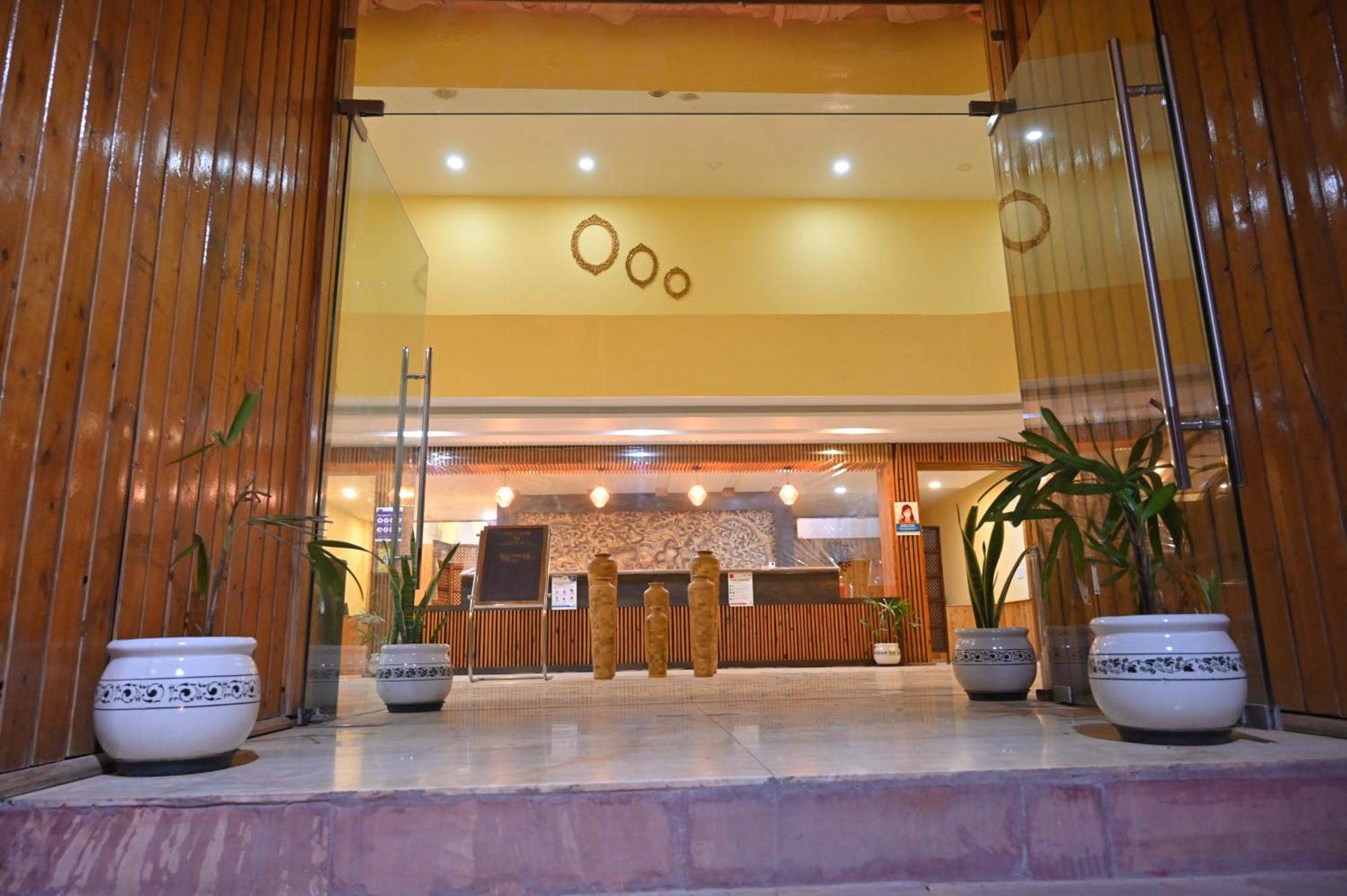 Orchha Club And Resort - Ocr Εξωτερικό φωτογραφία