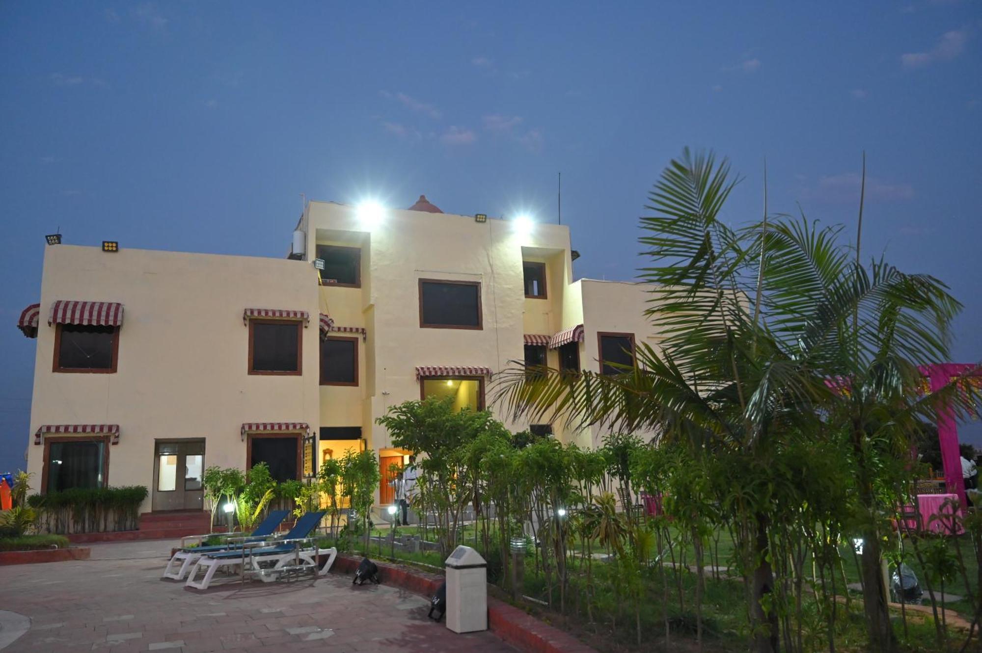 Orchha Club And Resort - Ocr Εξωτερικό φωτογραφία