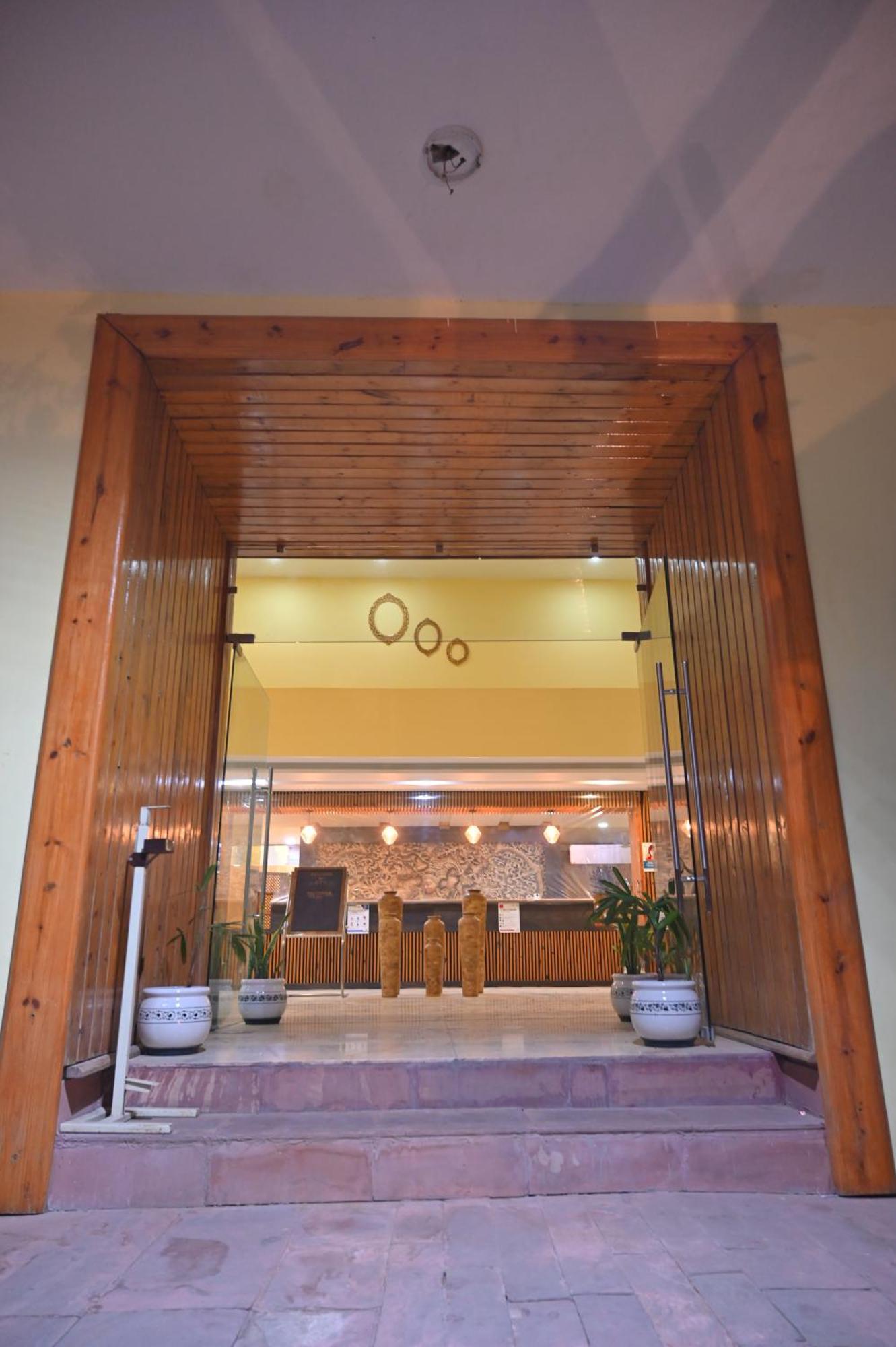 Orchha Club And Resort - Ocr Εξωτερικό φωτογραφία