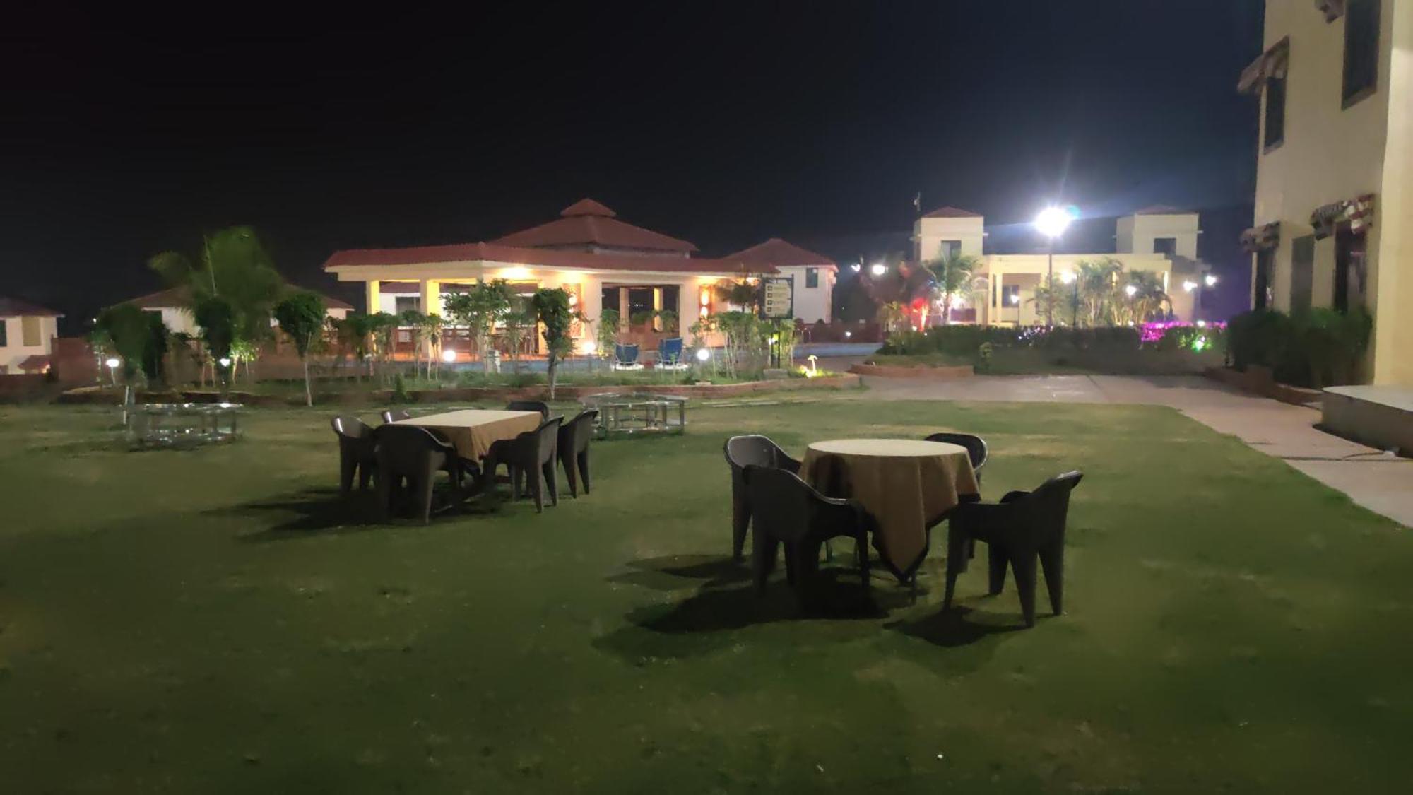 Orchha Club And Resort - Ocr Εξωτερικό φωτογραφία