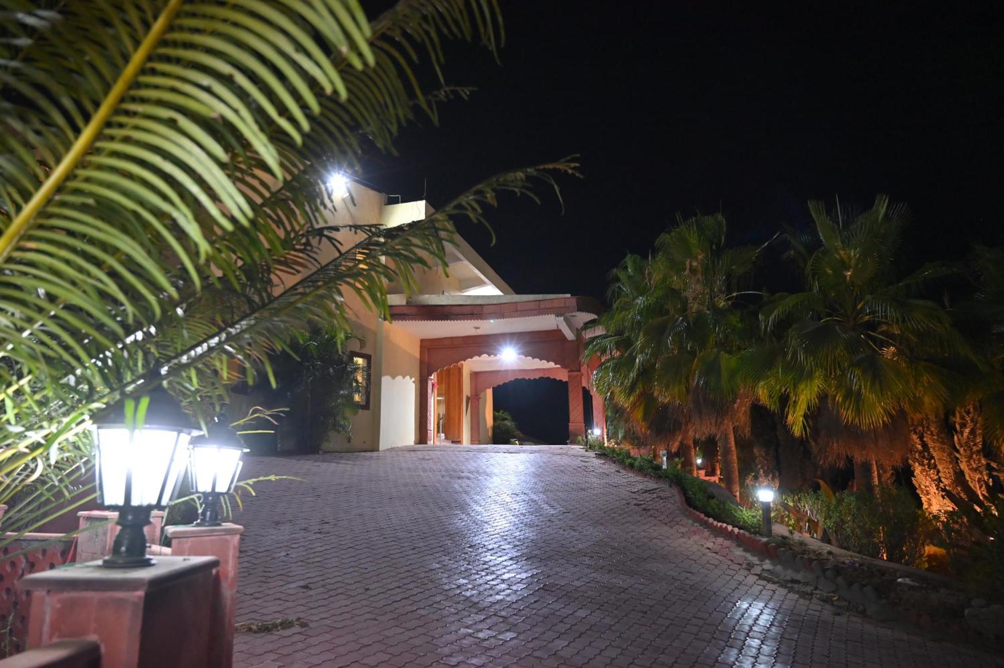 Orchha Club And Resort - Ocr Εξωτερικό φωτογραφία