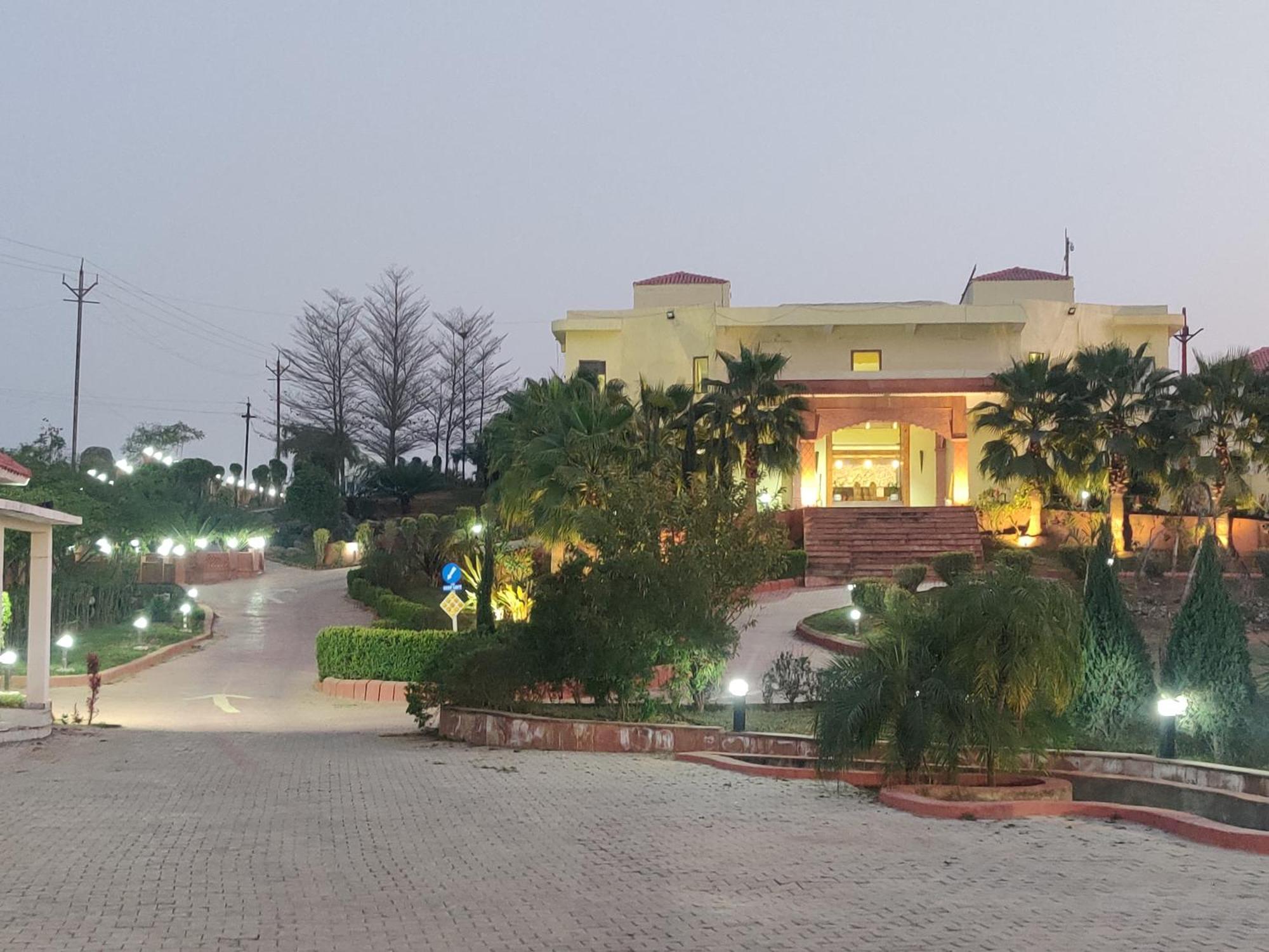 Orchha Club And Resort - Ocr Εξωτερικό φωτογραφία